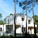 Maison contemporaine avec auvent ouverte sur la nature sur le Golf de La Palmyre (17)
