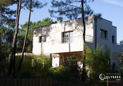 Maison contemporaine sur un golf