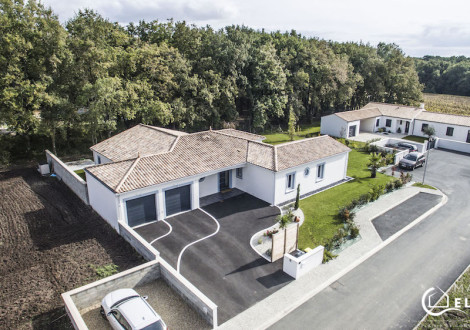 maison traditionnelle balneaire en U vue du ciel 3